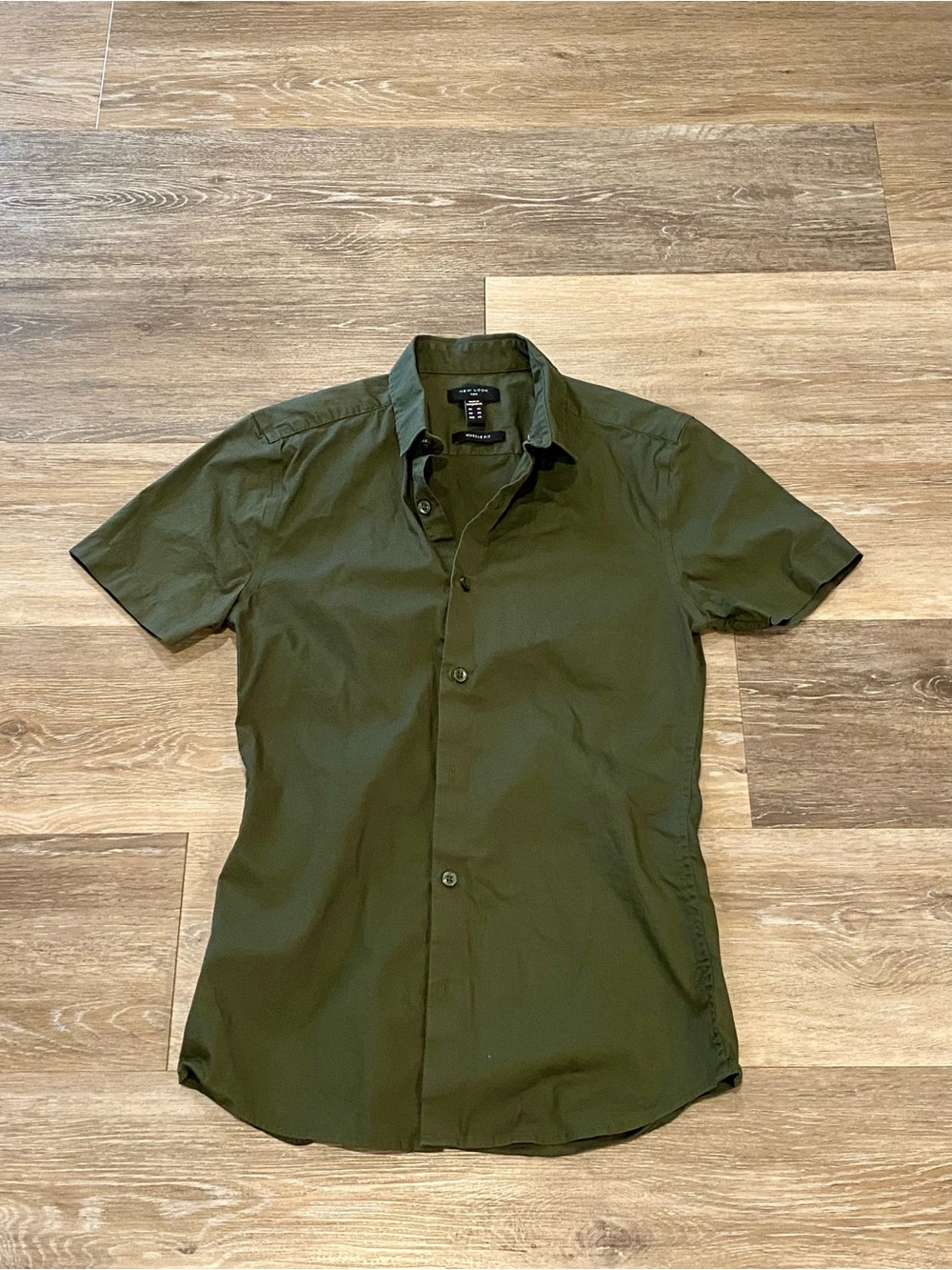 New Look Men's Short Sleeve Button-Down Shirt in Olive Green